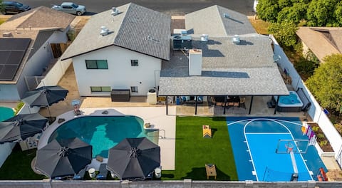 Sportscourt Hot Tub & Pool Game Room Cornhole BBQ