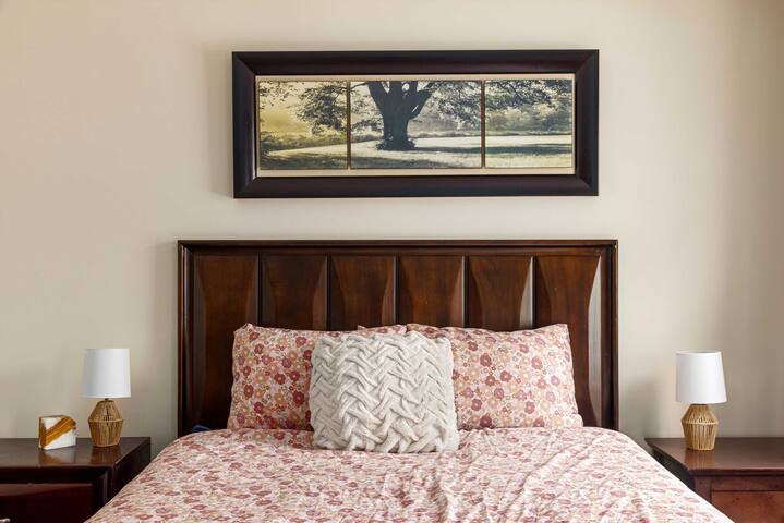 Free Parking • 1GB WiFi • Game Room at Newark Ruby gallery image 5