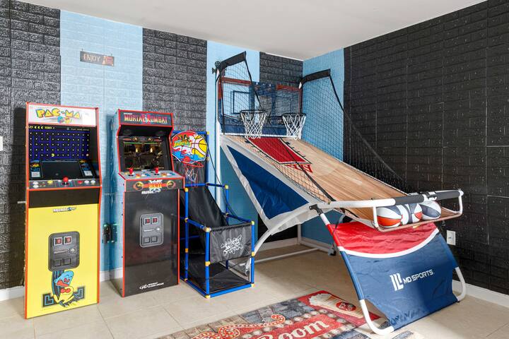 Free Parking • 1GB WiFi • Game Room at Newark Ruby