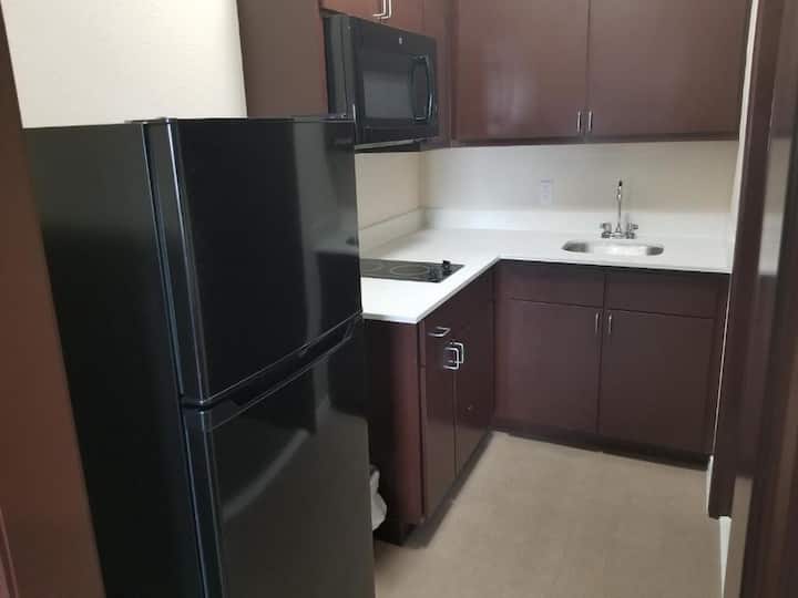 Room W/ Kitchenette: Full-size Fridge + Microwave - Bay City, TX