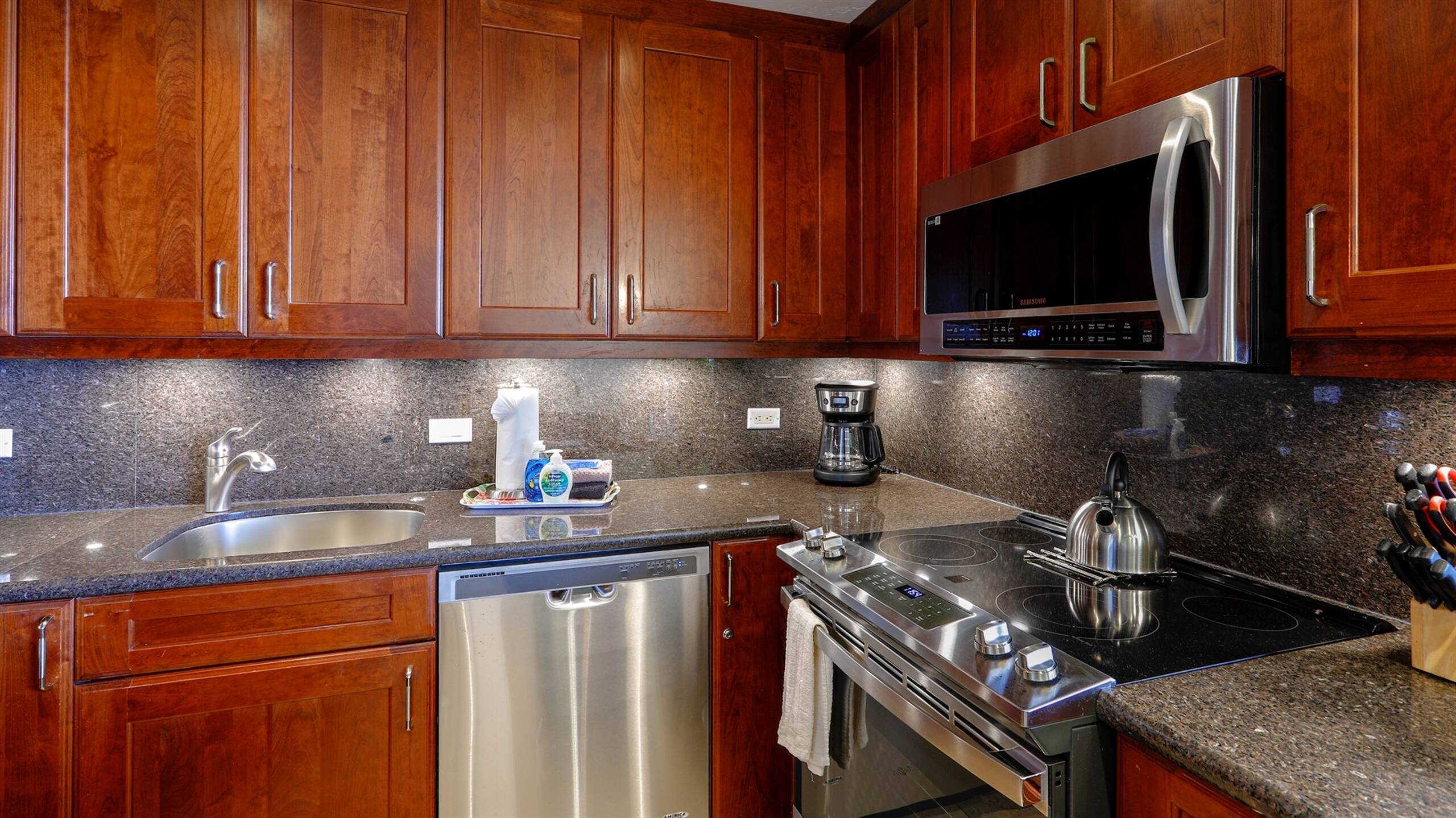 Kaanapali Shores 804 ~ Oceanfront Views 2 Bedroom - Image 13