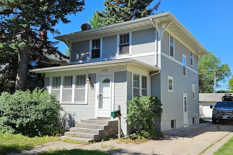 1UP! Spacious 3Bd 2Ba Historic Home, 3min to