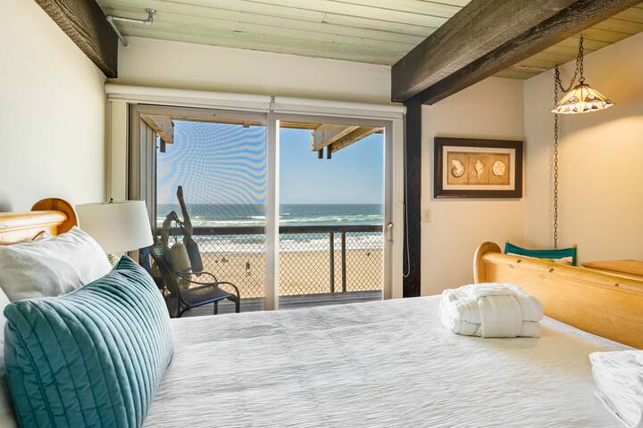 Sand Pebble – Direct Beach Access