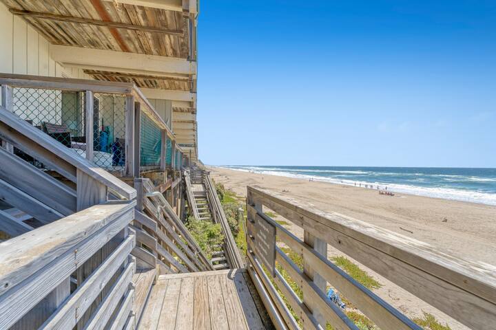 Sand Pebble – Direct Beach Access gallery image 5