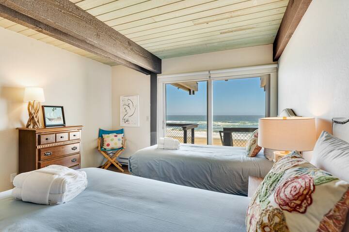 Sand Pebble – Direct Beach Access gallery image 3