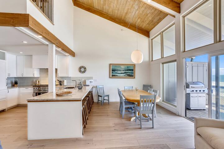 Sand Dollar – Expansive Beachfront Home gallery image 3