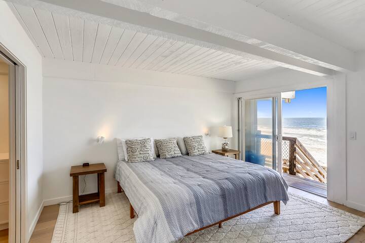 Sand Dollar – Expansive Beachfront Home gallery image 5