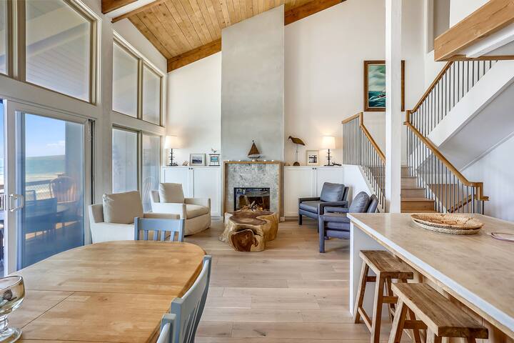 Sand Dollar – Expansive Beachfront Home gallery image 4