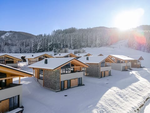 10 pers. ski in-ski out chalet with family room
