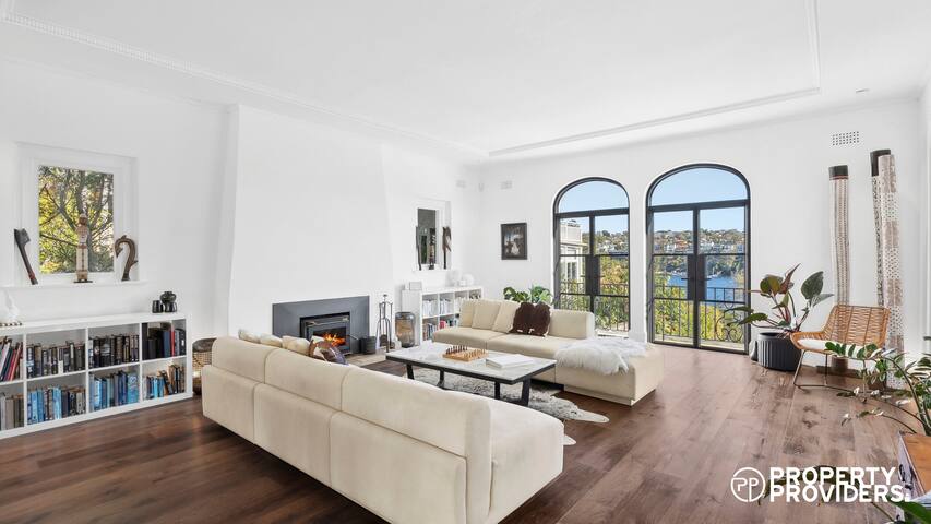 Waterfront Spanish Villa – 3 bedrooms + pool gallery image 3