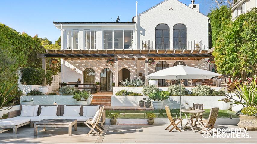 Waterfront Spanish Villa – 3 bedrooms + pool gallery image 2