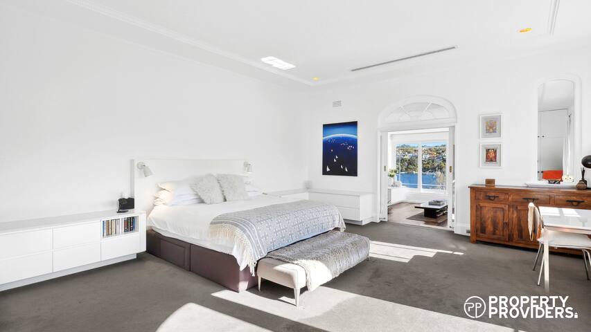 Waterfront Spanish Villa – 3 bedrooms + pool gallery image 4