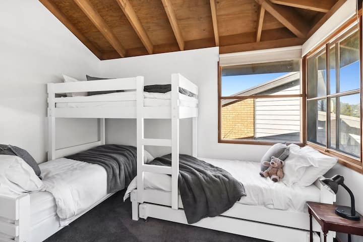 Dormitorio 3: 3 camas individuales y cama nido