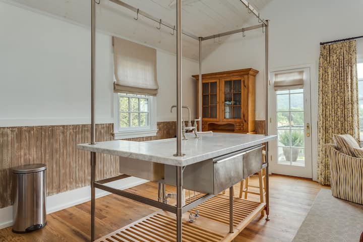 Ramsay Estate | Carriage House W/ Mountain Views - Crozet, VA