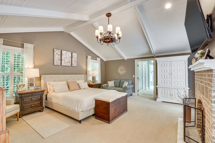 1. spavaća soba | bračni krevet (širine 180-220 cm) | 1. kat | Smart TV | kupaonica