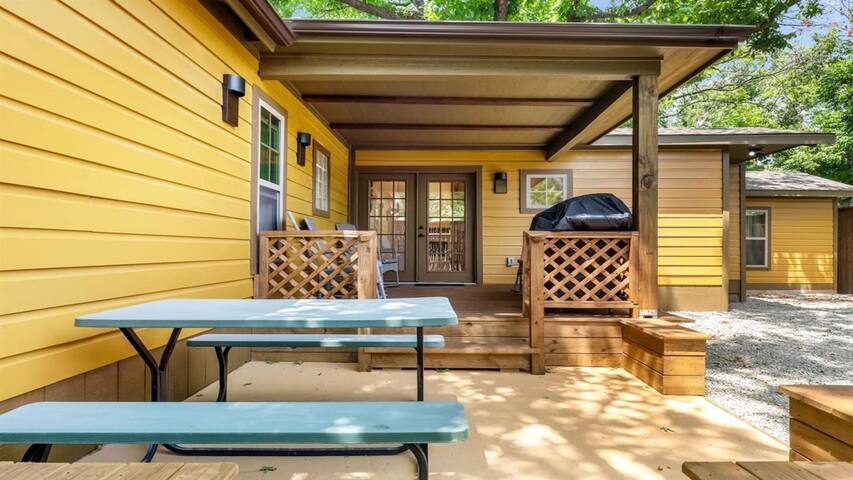 Stockyards 1/8 mile walk-TCU close-Cowboy Lodge gallery image 5