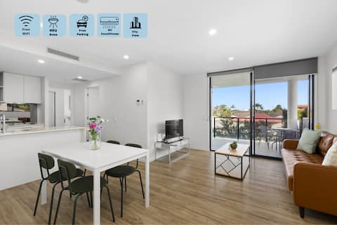 Bright 2BR/2BA Oasis in Chermside