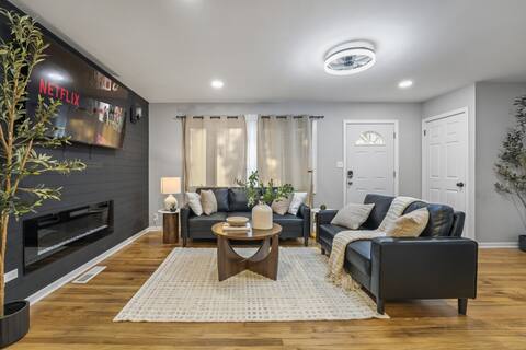 Joliet's Cozy Oasis 4BR