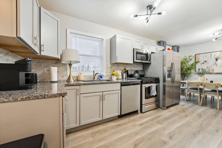 4br Family Home - Prime Location | Lcp Collection - Wheaton, IL