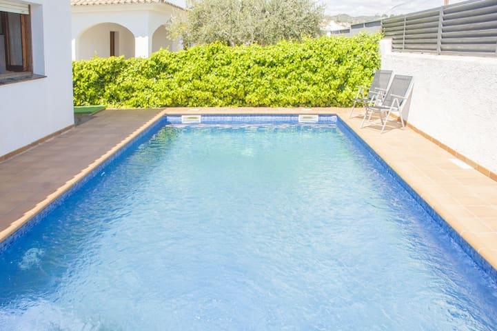 Xeckin Holidays managed Airbnb listing 1