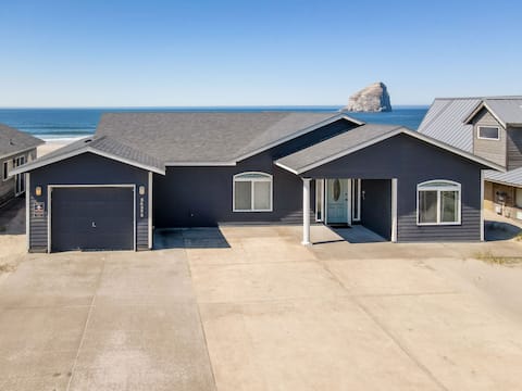 Beachlandia! 4 beds. Hot tub. Oceanfront!