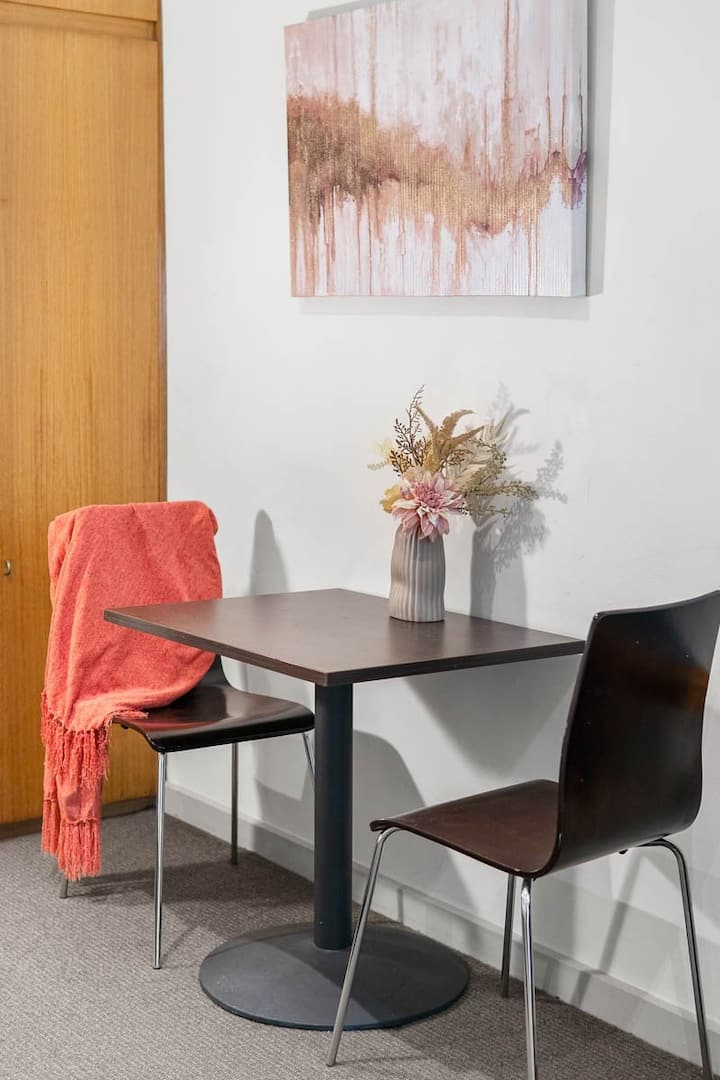 Urban Oasis Chic Cbd Suite With Wifi - Walkable - Adelaide