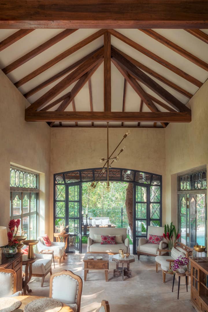 Rooms: Living area