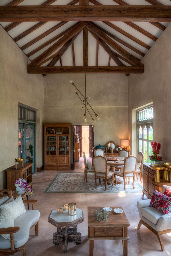Rooms: Living area