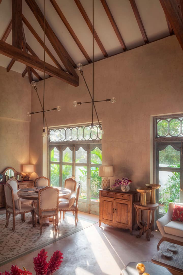 Rooms: Living area