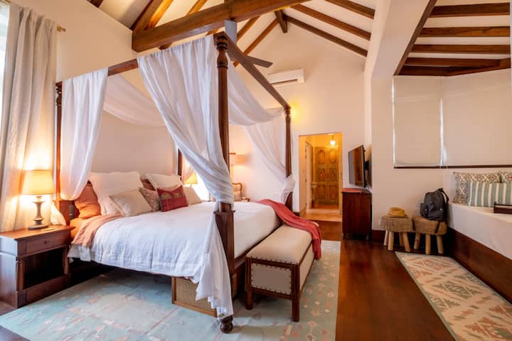 Rooms: Bedroom