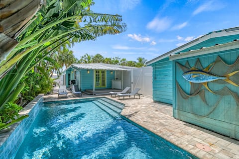 Toes In The Sand | Private Pool, Walk to Beach!