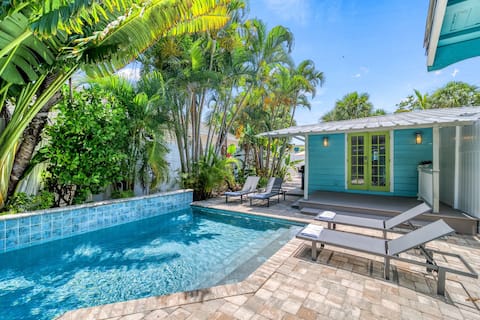 Toes In The Sand | Private Pool, Walk to Beach!