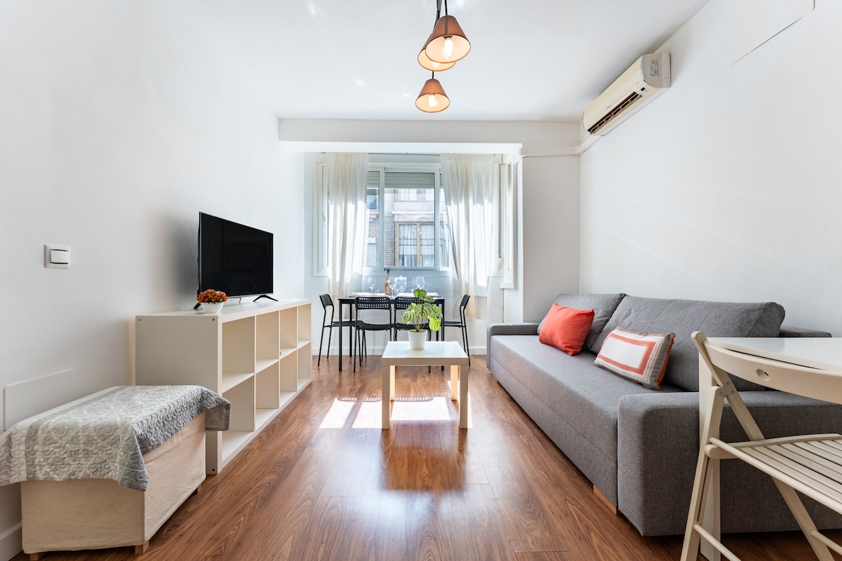 Top performing Airbnb: MalagaSuite Dream Flat in Cristo De La Epidemia