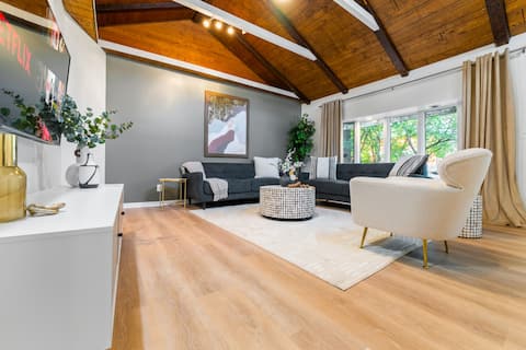 Vibey 3BR w/ Tons of Light | LCP Collection