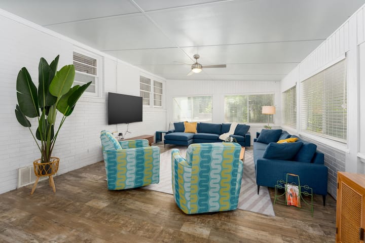 Stylish Living room / Sunroom Area with a ceiling fan, TV, & Karaoke Machine