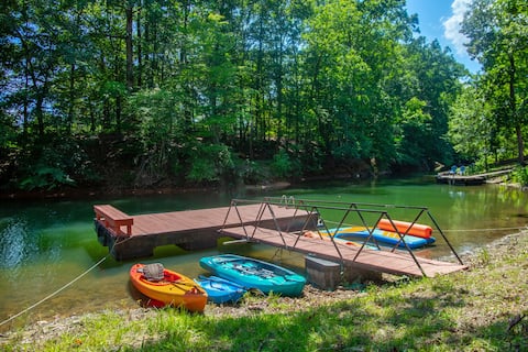 Popular Airbnb listing: Clemson Lake House - Dock, Hot Tub, Kayaks in Seneca / Clemson