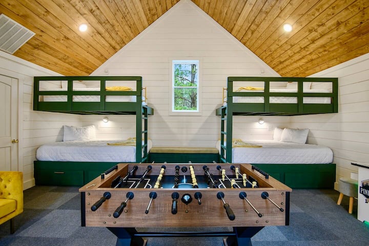 "הלופט מושלם לילדים, ובסופו של דבר נשארנו לילה אחד כדי לשחק משחקי קופסה וקורנהול במרפסת במקום לצאת ," ציינה האורחת קנדיס.