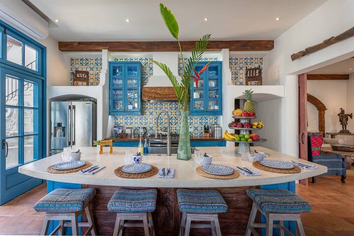 Las Catalinas Lux 5-Bed • Oceanfront • Pool + Gym