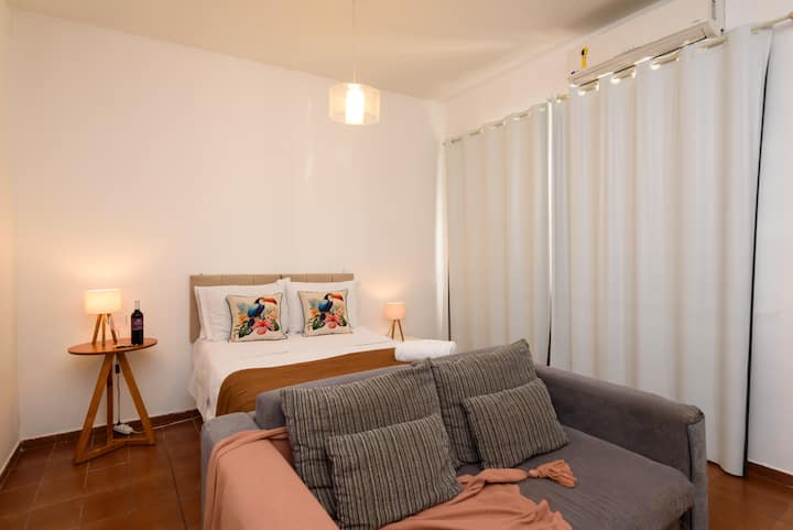 Ideálne na oddych po dni strávenom prehliadkou pamiatok! Poznámka: Klimatizácia nefunguje.