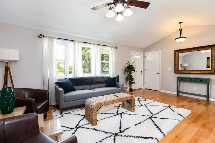 Tdj Getaway<>4br Home W/game Room - South Bend, IN