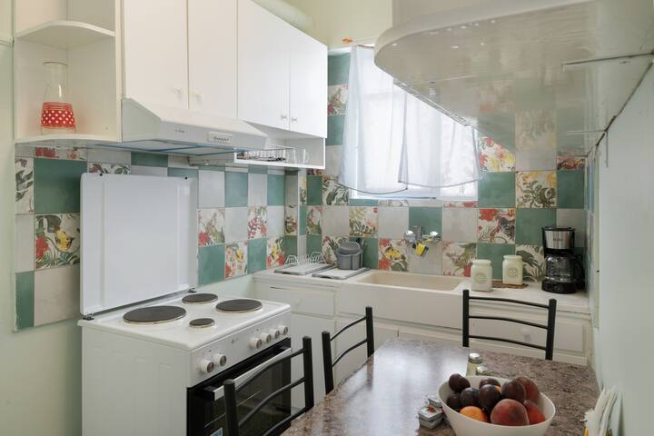 Beautiful neighbourhood gallery image 4