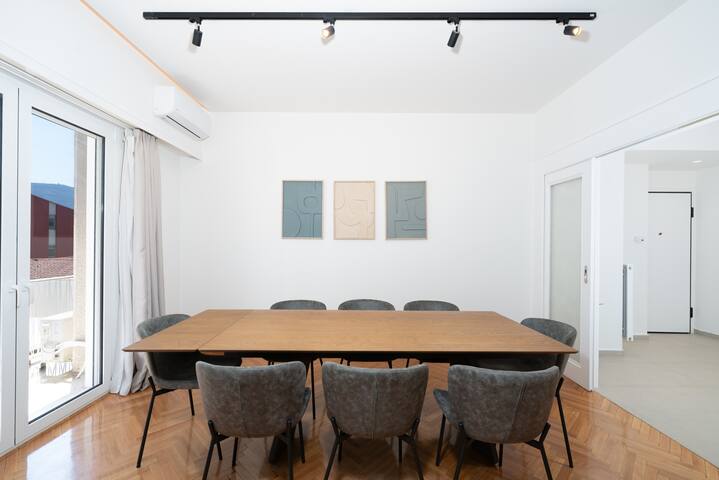 Kolonaki Gem: Modern Apartment with Balcony gallery image 3