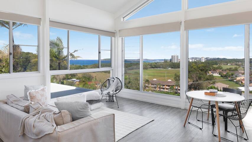 Lookout Lounge – Pet Friendly, Pool, Great Views! gallery image 4