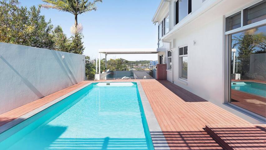 Lookout Lounge – Pet Friendly, Pool, Great Views! gallery image 2