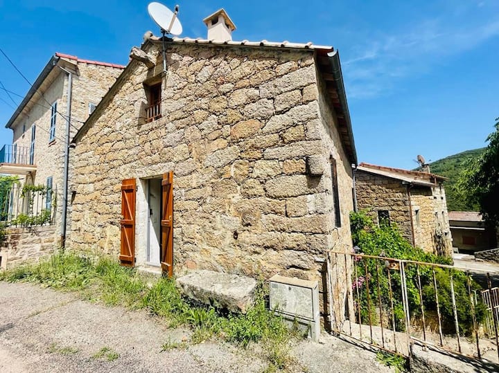 Vacances Paisibles à 4, Gîte 60 M² Avec Jardin ! - Corse-du-Sud