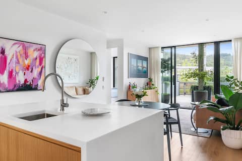Successful Airbnb property: Waterside Luxe - Marina, Terrace in Safety Beach