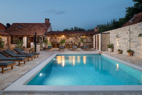 Top Airbnb: Villa Rustica Zadar Villas in Grad Benkovac