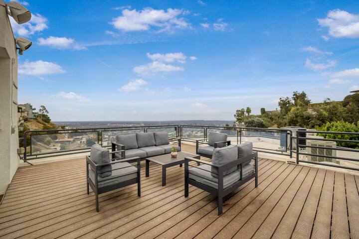 Mediterranean Elegance: LA Views & Luxury Awaits gallery image 3