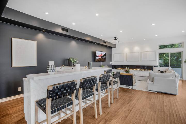 Mediterranean Elegance: LA Views & Luxury Awaits gallery image 5