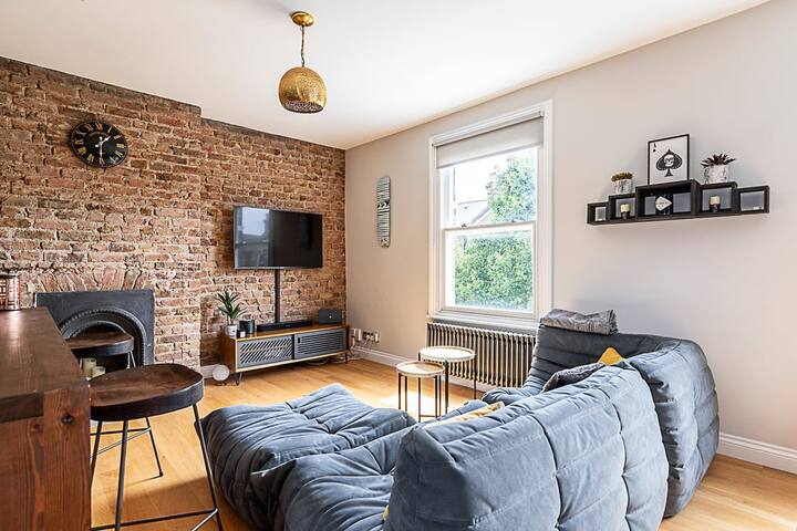 Rustic and Contemporary Haven in Brixton gallery image 3